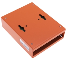 Na spodní straně jsou otvory pro montáž na zeď nebo pro přišroubování kovového úchytu na lištu DIN 35 mm (elektronika ani úchyna DIN není součástí dodávky). (2)